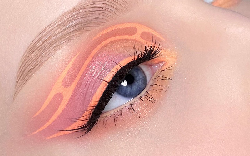 stunning graphic eye makeup